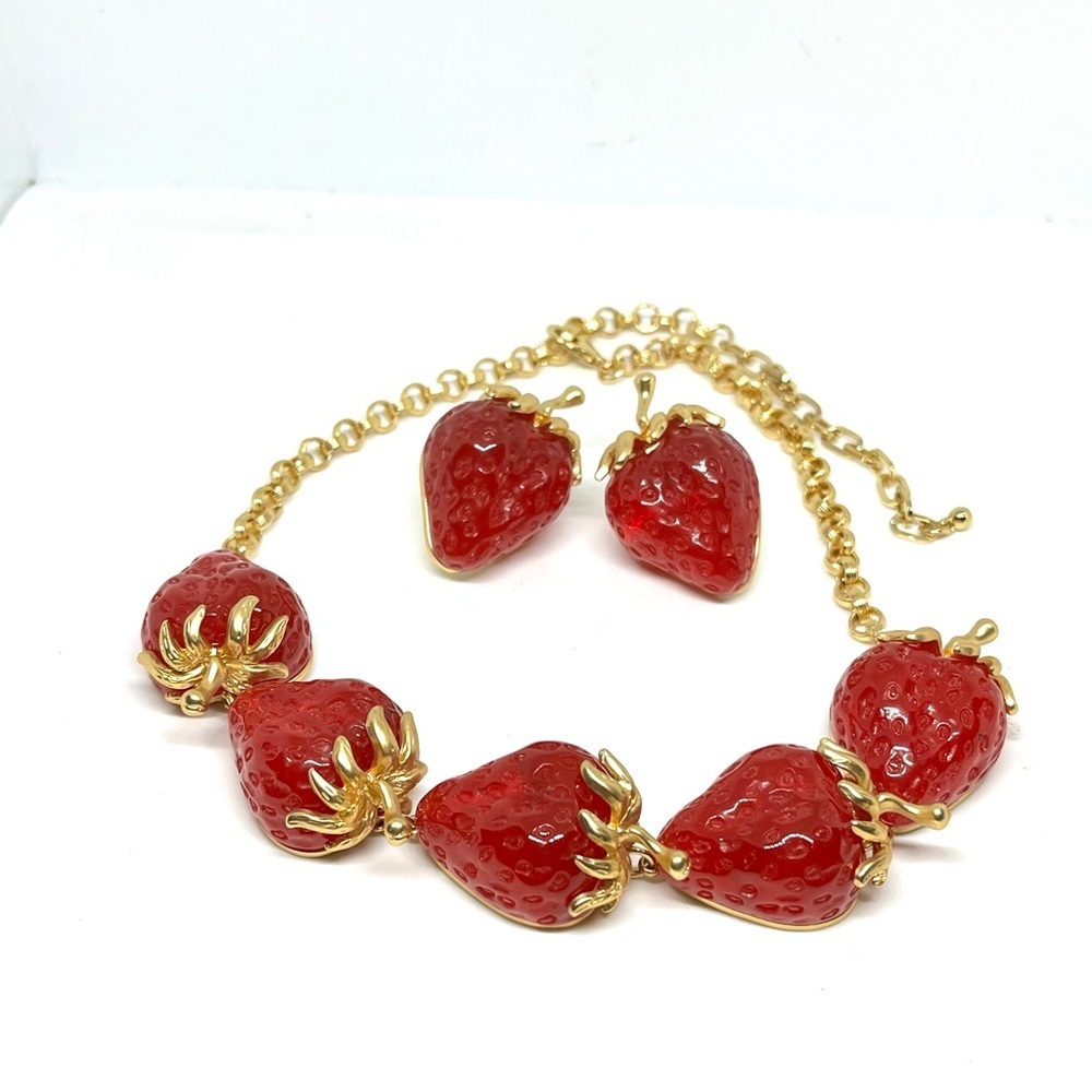 Red Strawberry Choker & Earrings - Picture 2 of 7